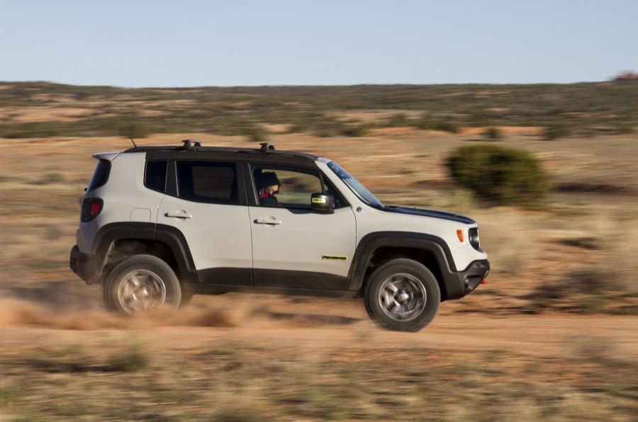  Jeep Renegade Commander Concept 2016 года  (фото 10 из 15)